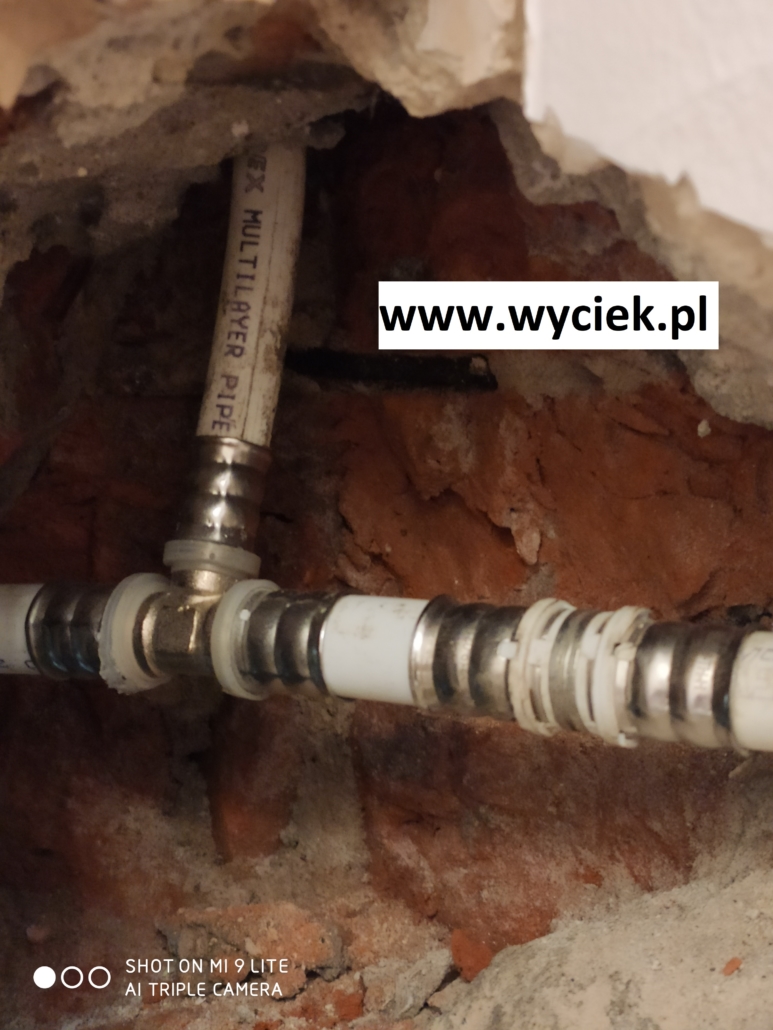 naprawa rury PEX po wycieku