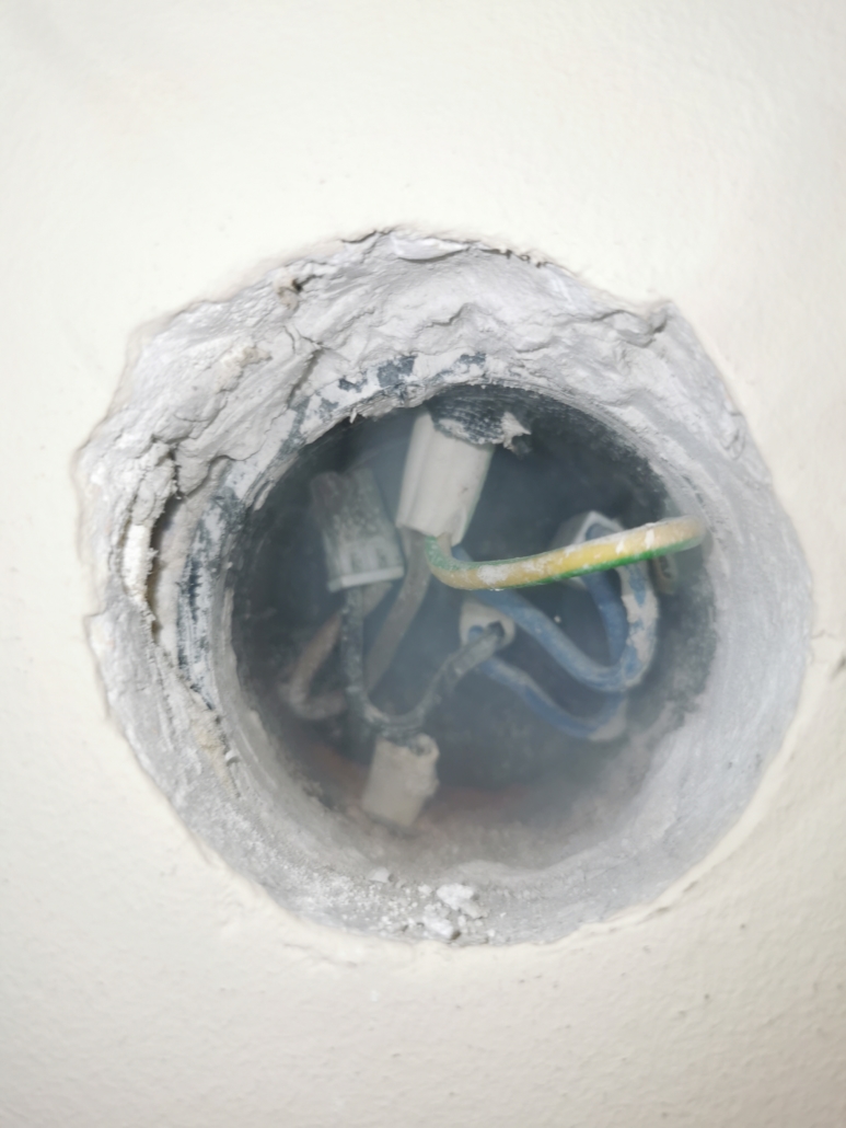 wskazanie źródła odorów kanalizacyjnych