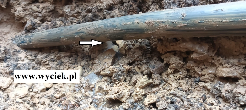 przeciek w rury wodociągowej. Lokalizacja gazem znacznikowym