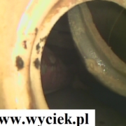 wyciek wody z kanalizacji