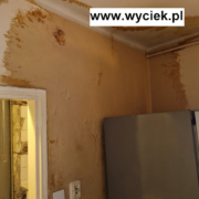 Zalany pion i wyciek wody w bloku