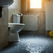 Kto jest odpowiedzialny za zalanie mieszkania