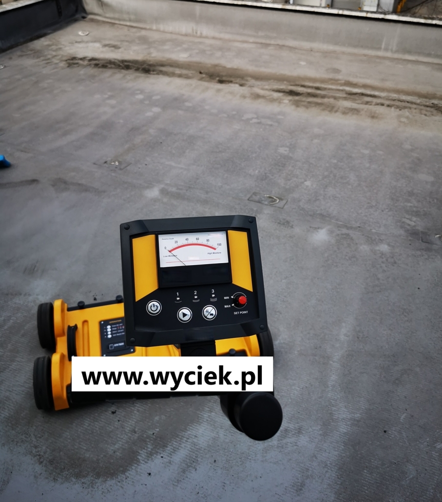 badanie zawilgocenia dachu membraną PVC