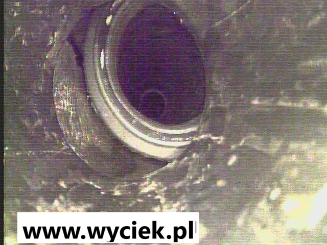 nieszczelność rury wody deszczowej