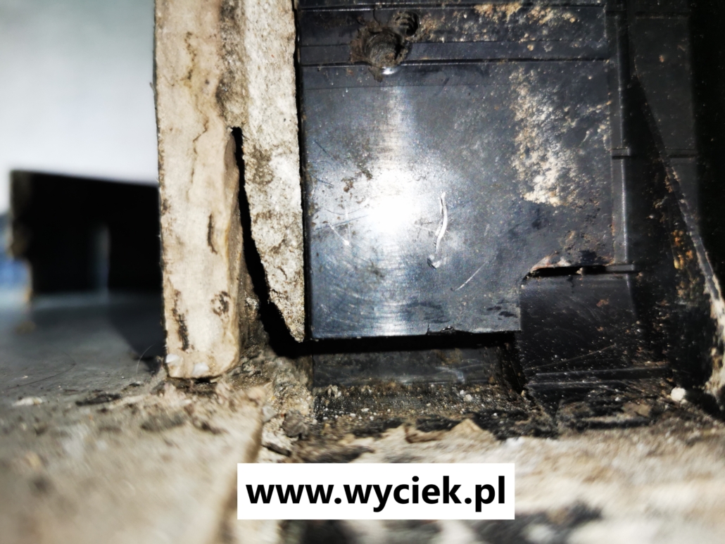 jak zalać dom przez odpływ ścienny