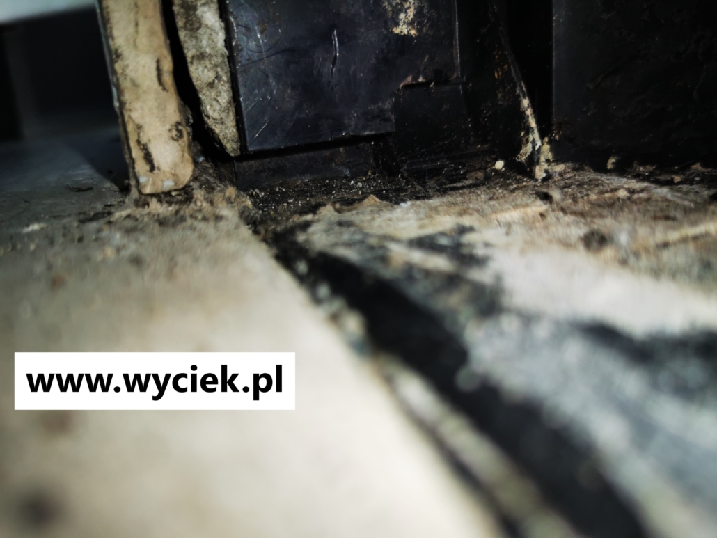 nieszczelny odpływ ścienny