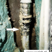 Cieknąca mufa rur PEX